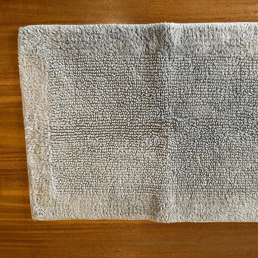 Like-new gray Sonoma bath mat, reversible shower floor rug
